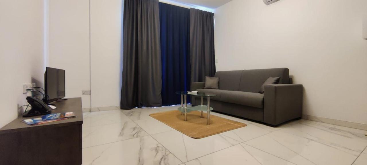 Qormi Blu-M Central מראה חיצוני תמונה